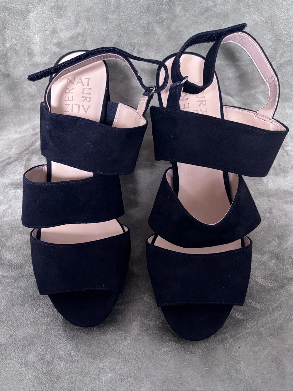 NATURALIZER SZ 8.5 Black Faux Suede Platform Block Heel Strappy/Adjust. Sandals